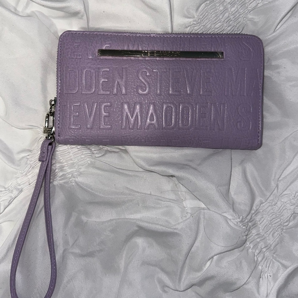 Steve Madden Lilac Large Wristlet